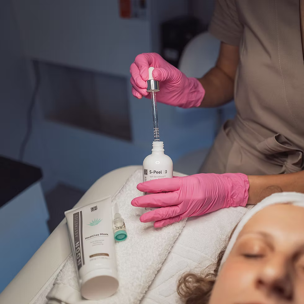 Zabieg z produktami NOON Aesthetics — S-Peel i MediClay Mask