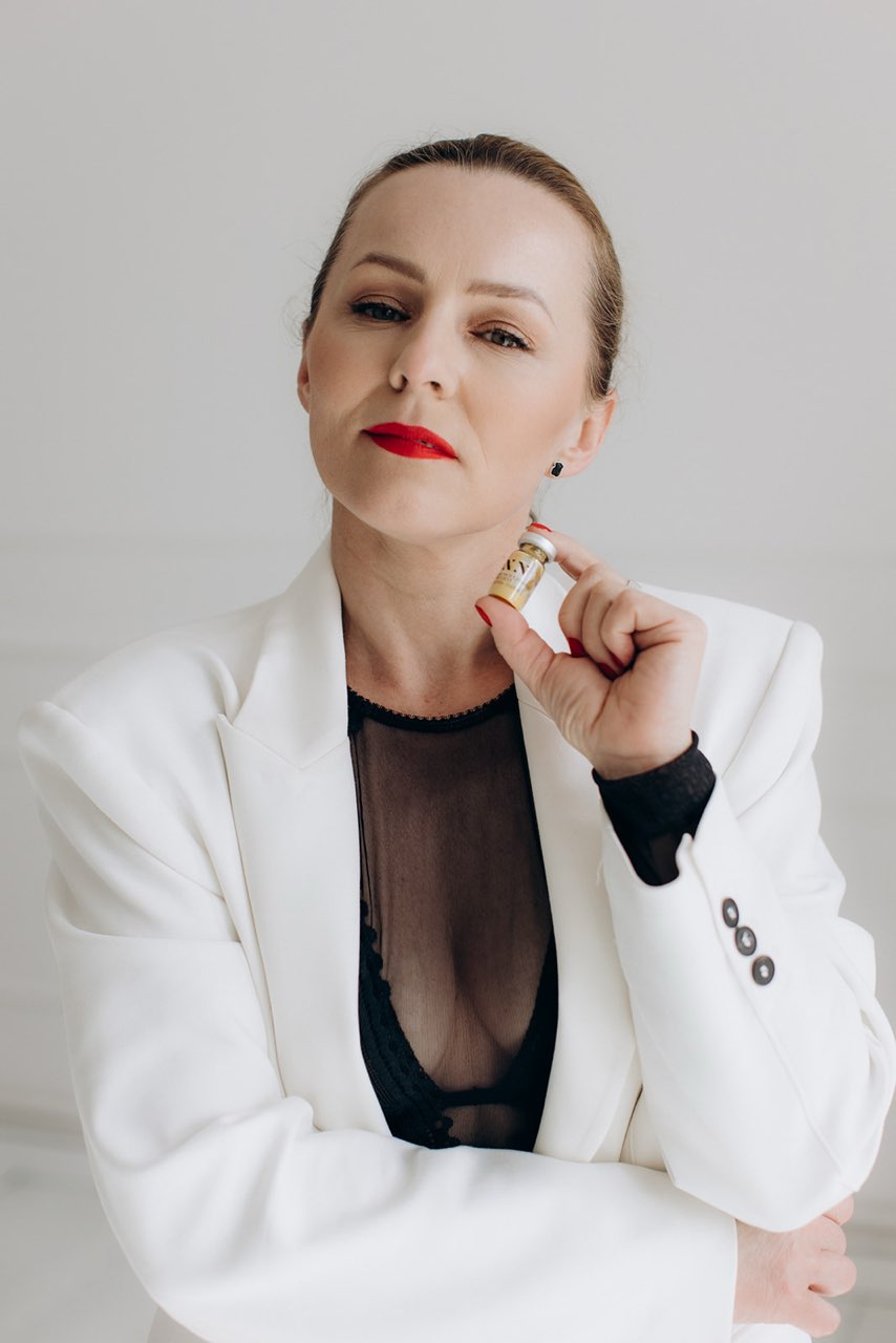 Magdalena Rebane z fiolką pro XN